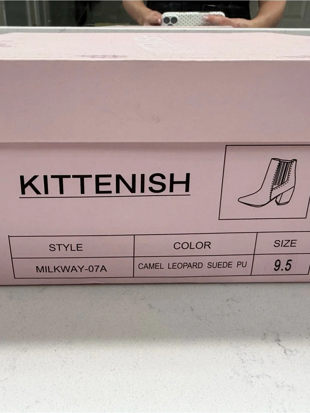 Kittenish eye catching
